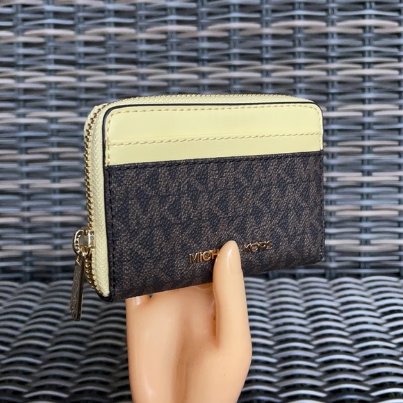 Michael Kors Medium Zip Around Card Case - Picture 1 of 16